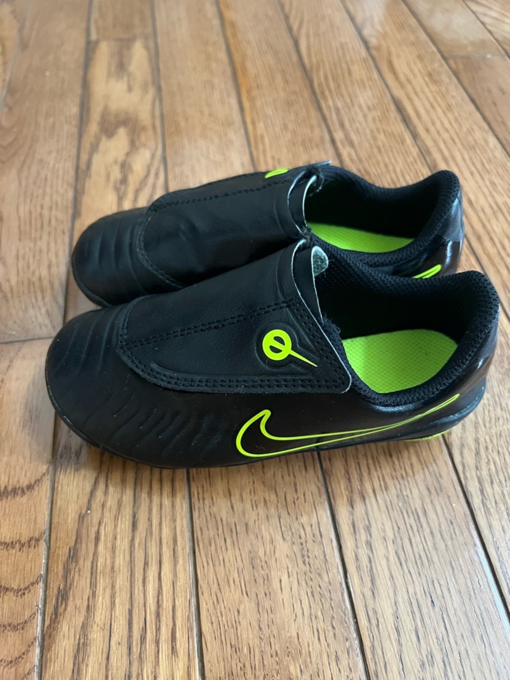 Nike Jr. Tiempo Legend 10 Club Little Kids' Multi-Ground Low Top Soccer Cleats